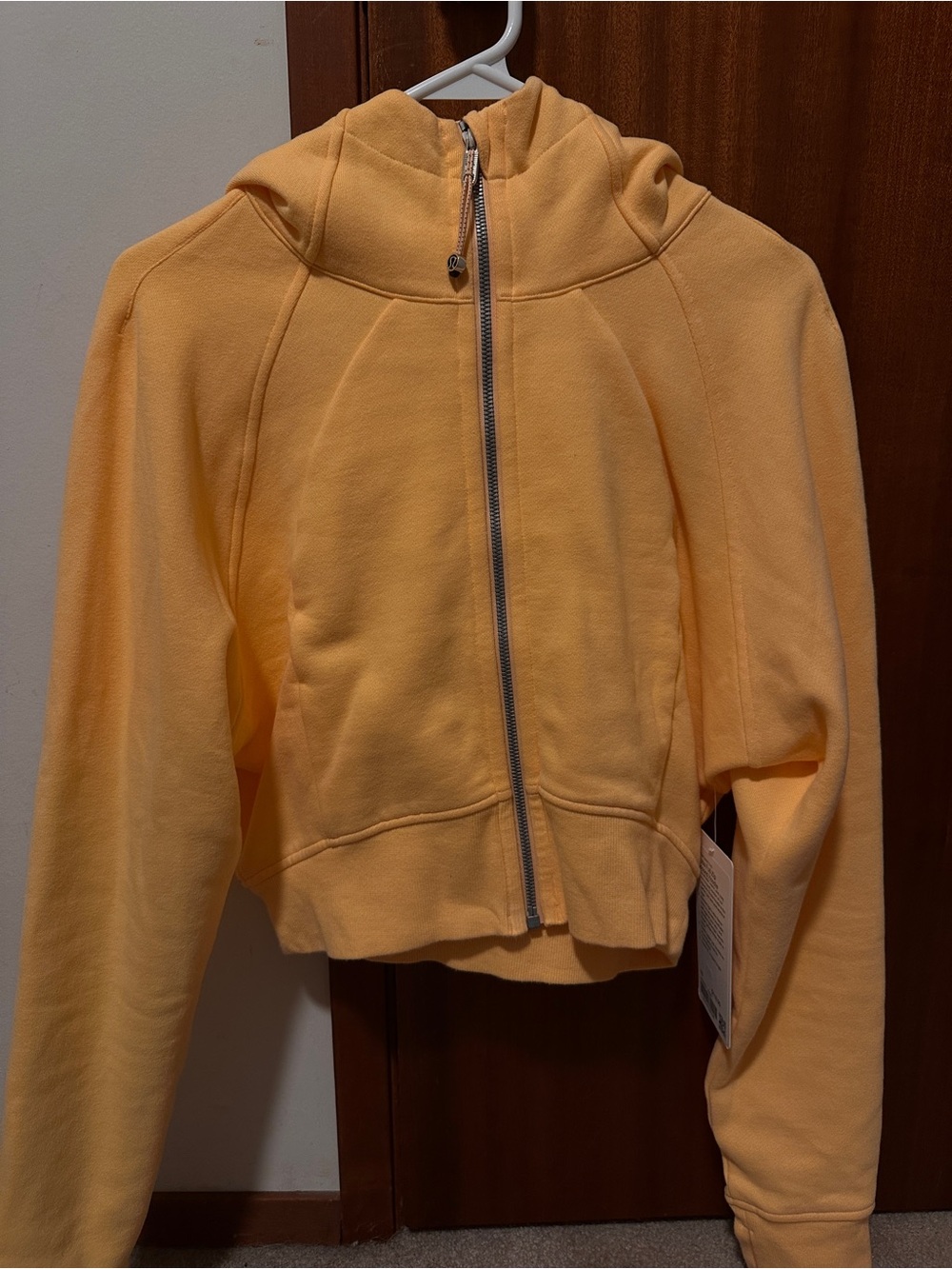 lululemon athletica Cropped Peach scuba Hoodie - Picture 2 of 4
